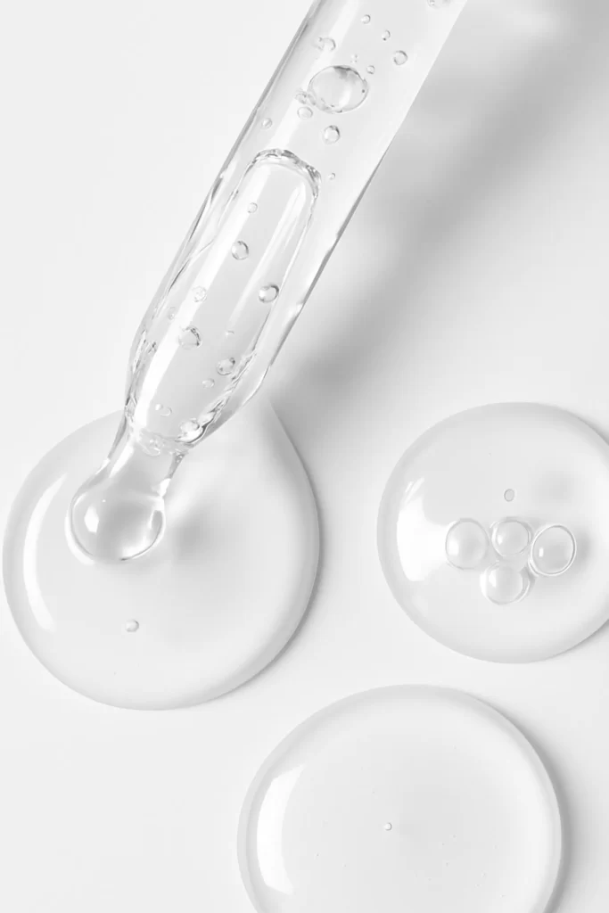 Belyr Hydra Glow Serum med produkt och serumtextur